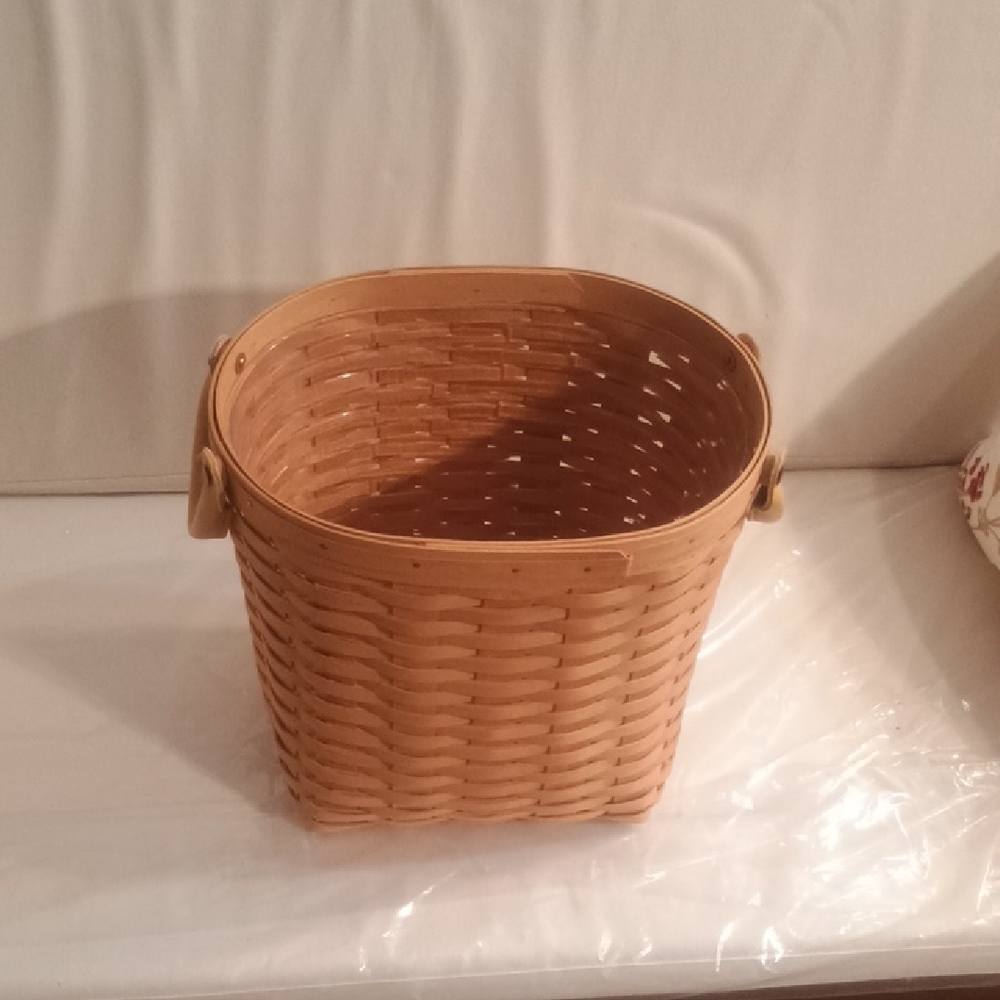 2000 Longaberger Small Oval Waste With Plastic Liner
